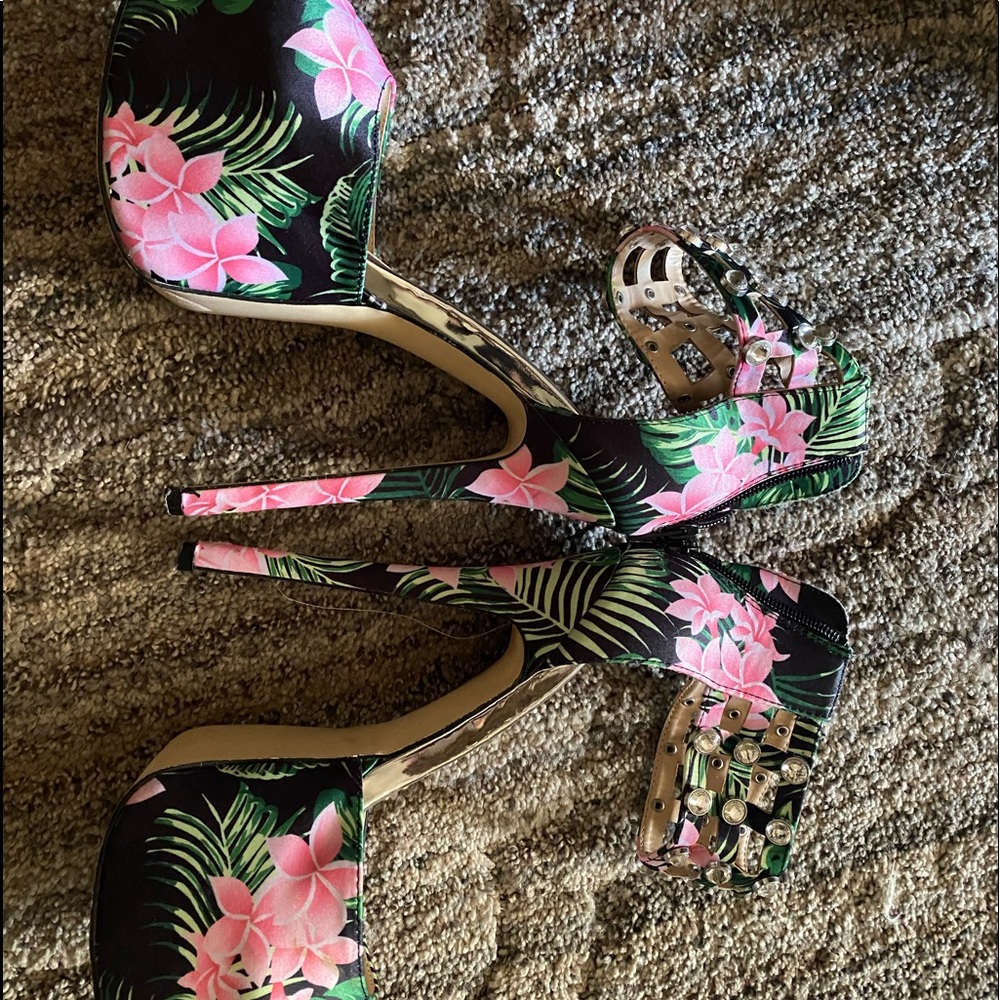 Platform Pumps - Picture 2 of 3